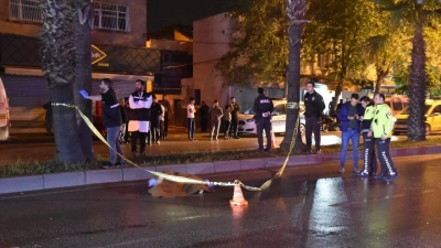 Kozan Yolu’nda karşıdan karşıya geçen kız çocuğuna otomobil çarptı