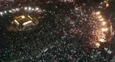 Pakistan'da İmran Han destekçileri meydanlarda toplandı