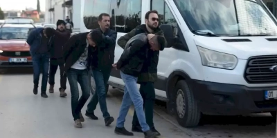 Sahte ilan verip vatandaşları dolandıran çetenin lideri Kozan’da yakalandı