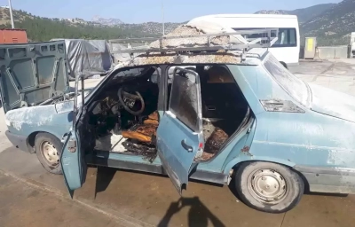 Kozan’da otomobil yandı! 3 kişi yaralandı