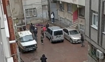 Zeytinburnu’nda temizlik yapan kadın 4’üncü kattan düşerek can verdi